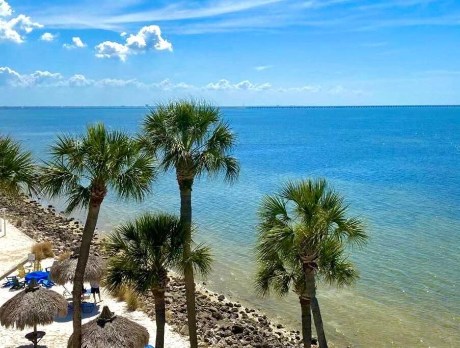 On The Rocks Villa Tampa Luaran gambar