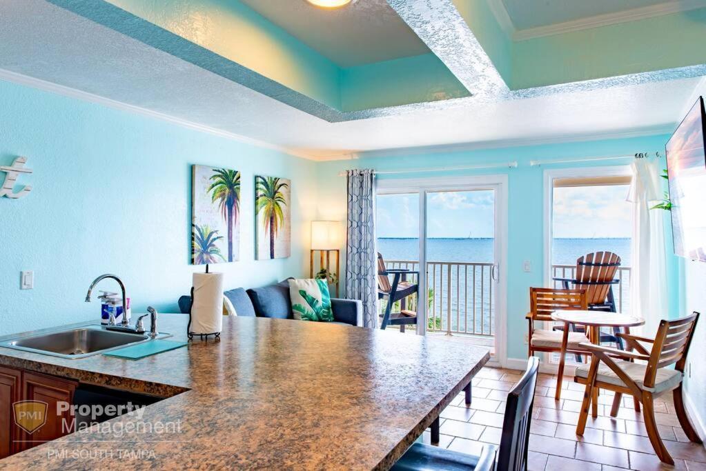 On The Rocks Villa Tampa Luaran gambar