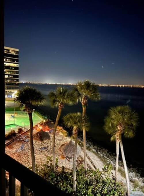 On The Rocks Villa Tampa Luaran gambar