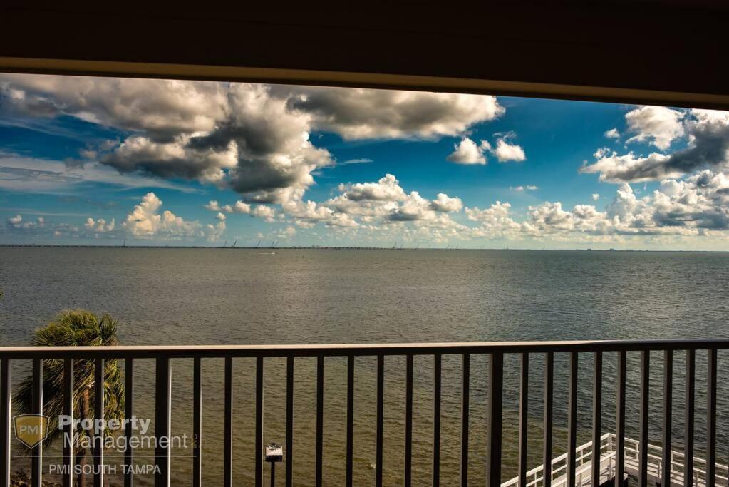 On The Rocks Villa Tampa Luaran gambar
